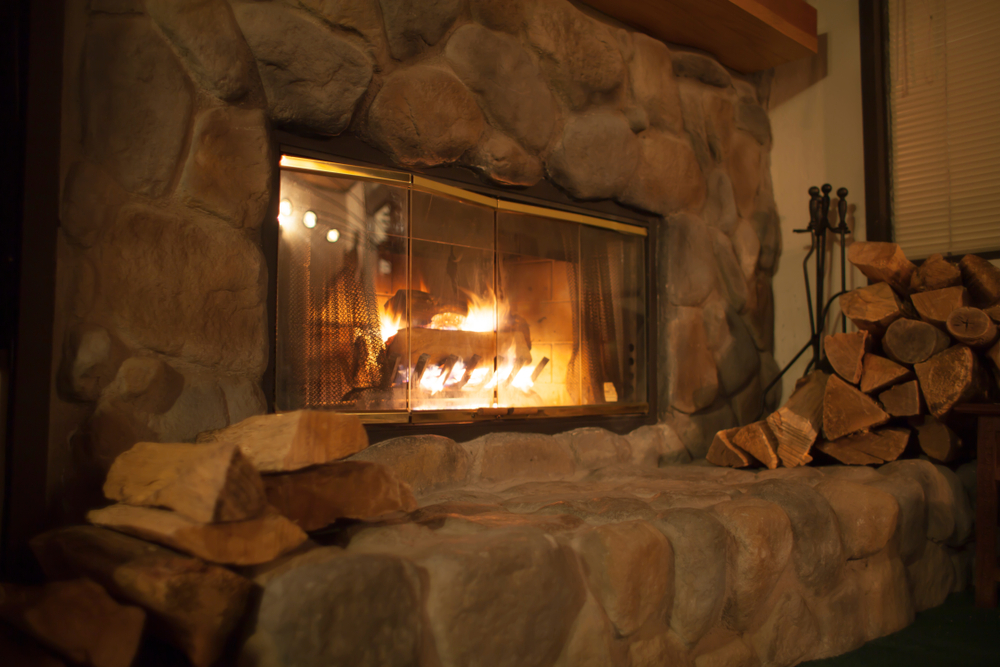 Wood-Burning vs. Gas Fireplaces: Which Is the Best Choice for Your Home?